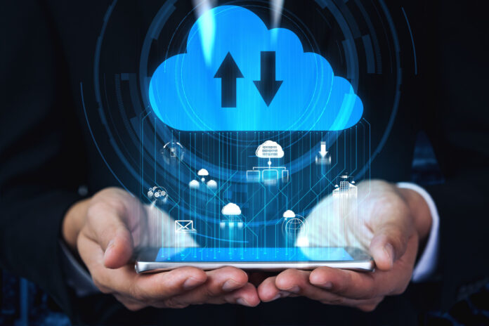 Integrasi cloud dan on-premise menjadi semakin penting karena kebutuhan bisnis yang dinamis dan terus berubah.
